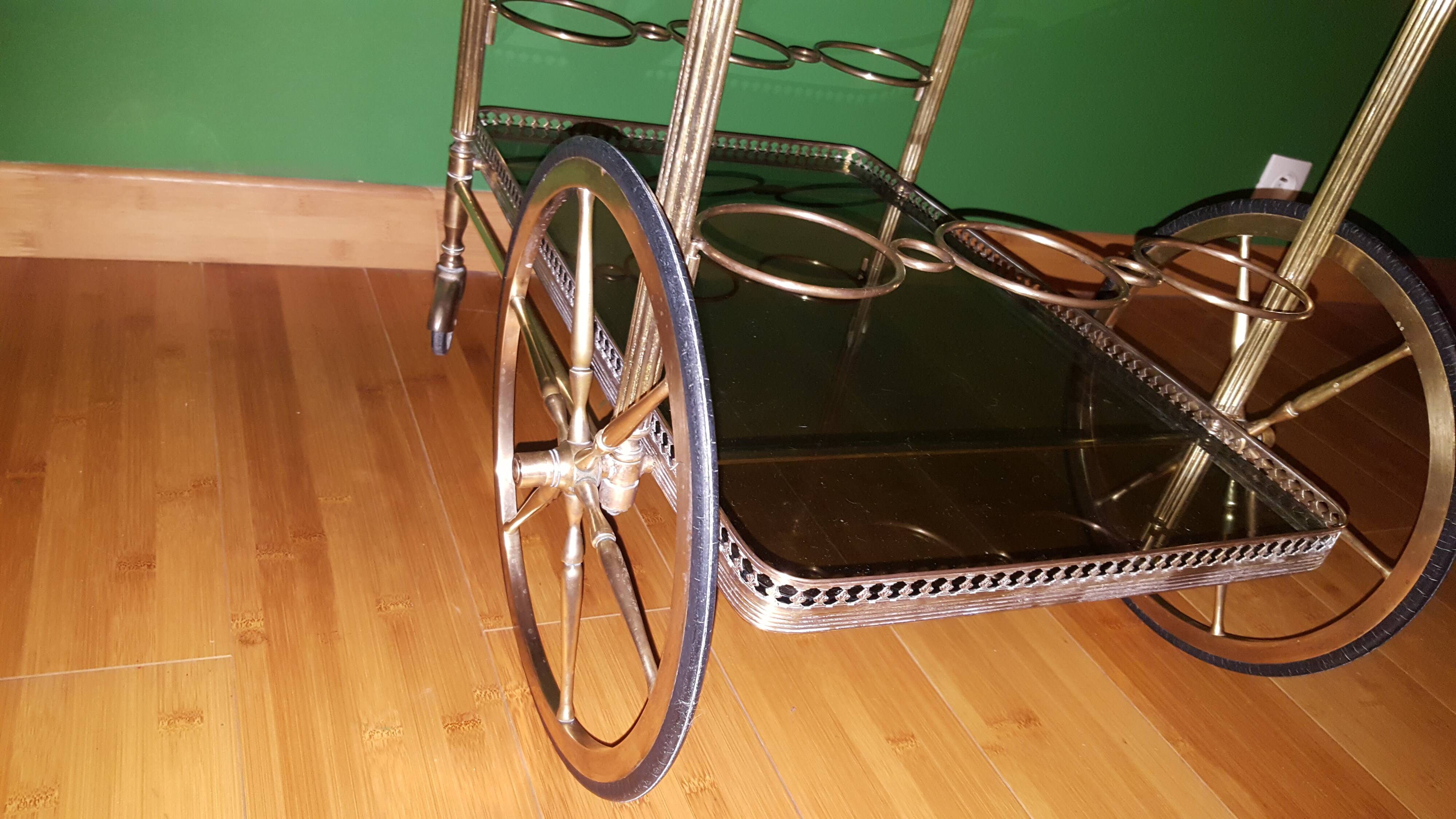 Rolling trolley with wheels