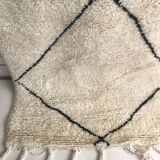 Moroccan Berber carpet Beni Ouarain with large black diamonds 2,96x2.03m