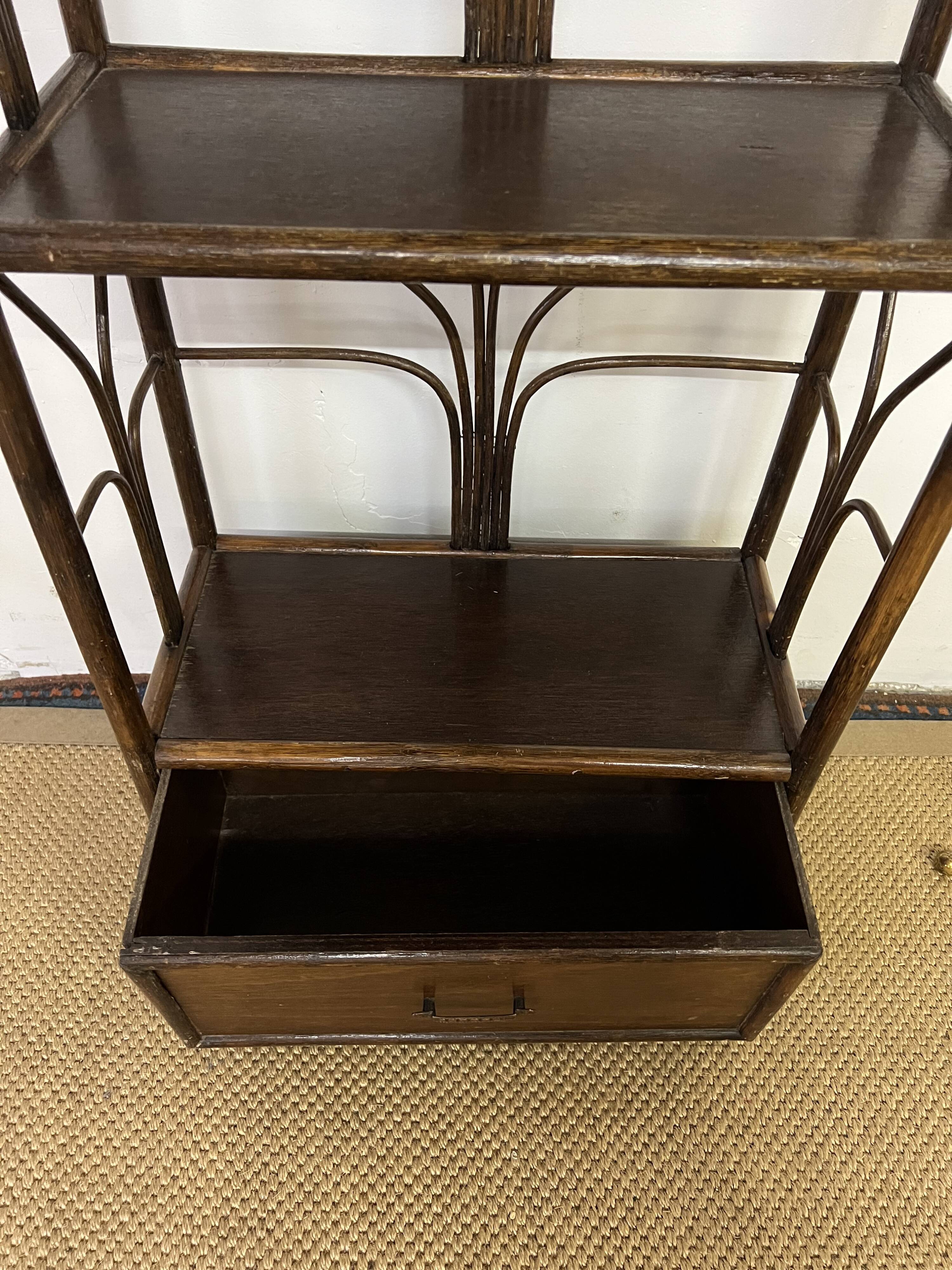 Etagère bibliothèque vintage en rotin et bambou