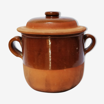 Terracotta pot with lid