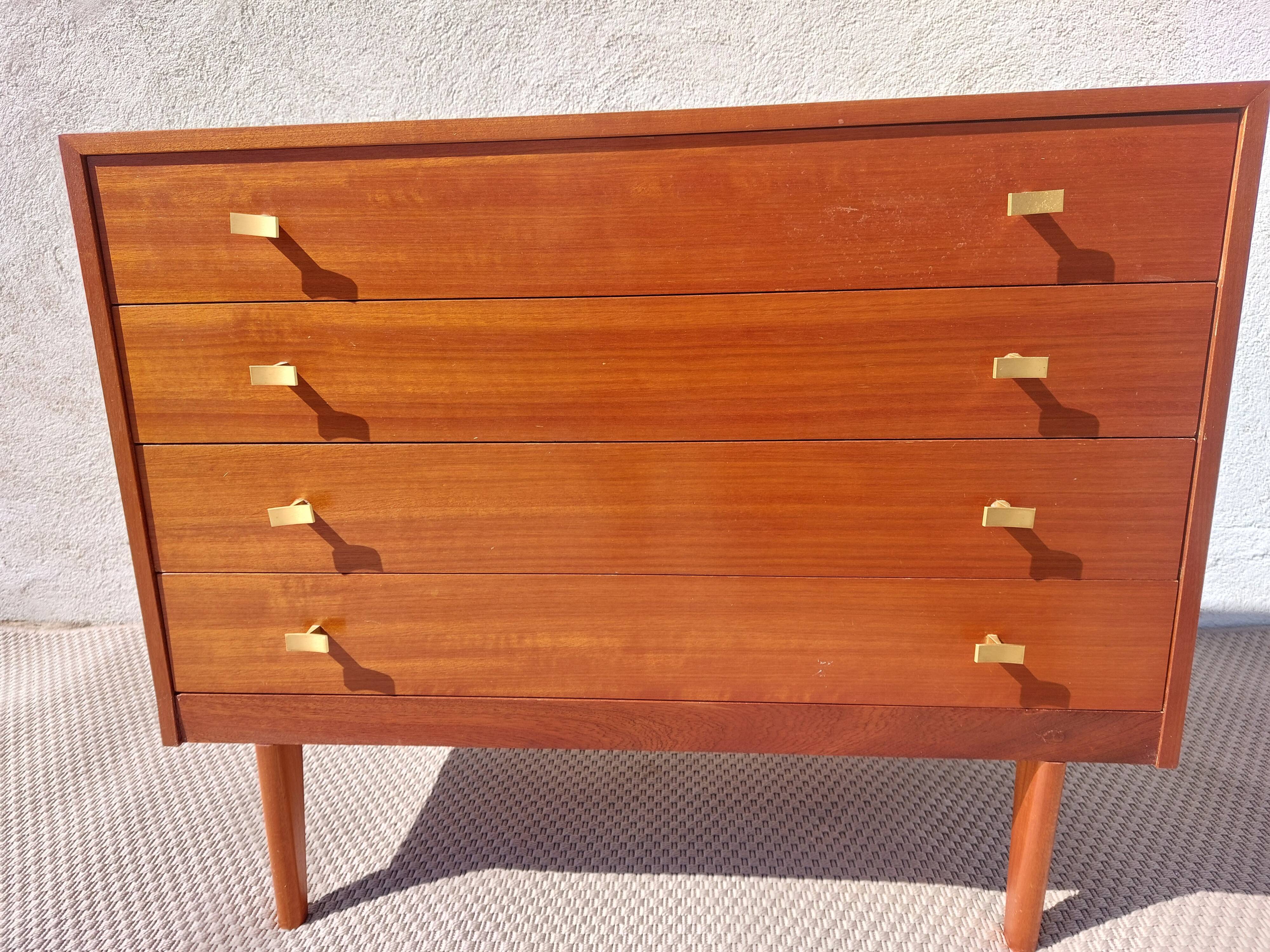 Scandinavian style commode