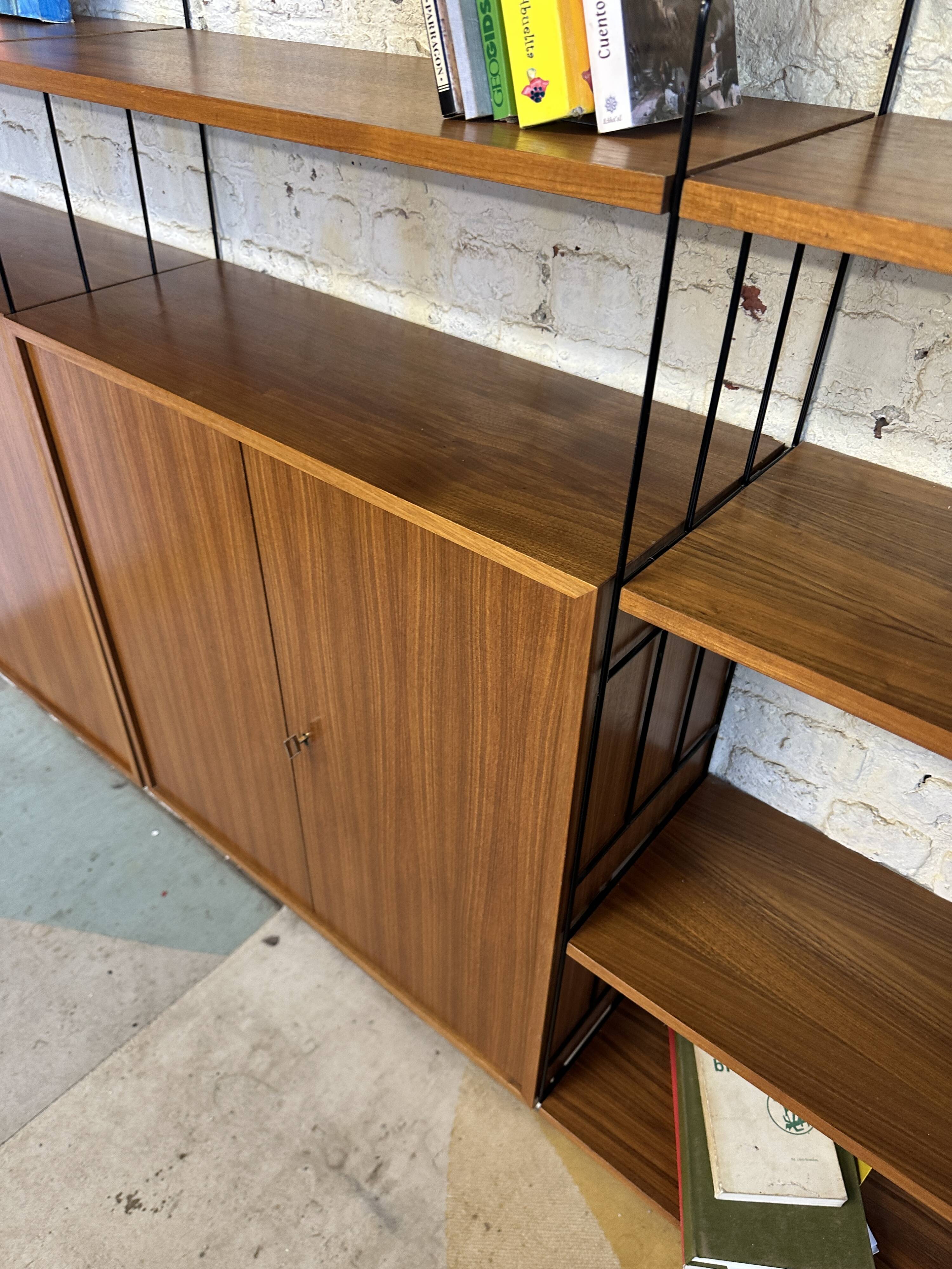 Bibliotheque vintage WHB 1960
