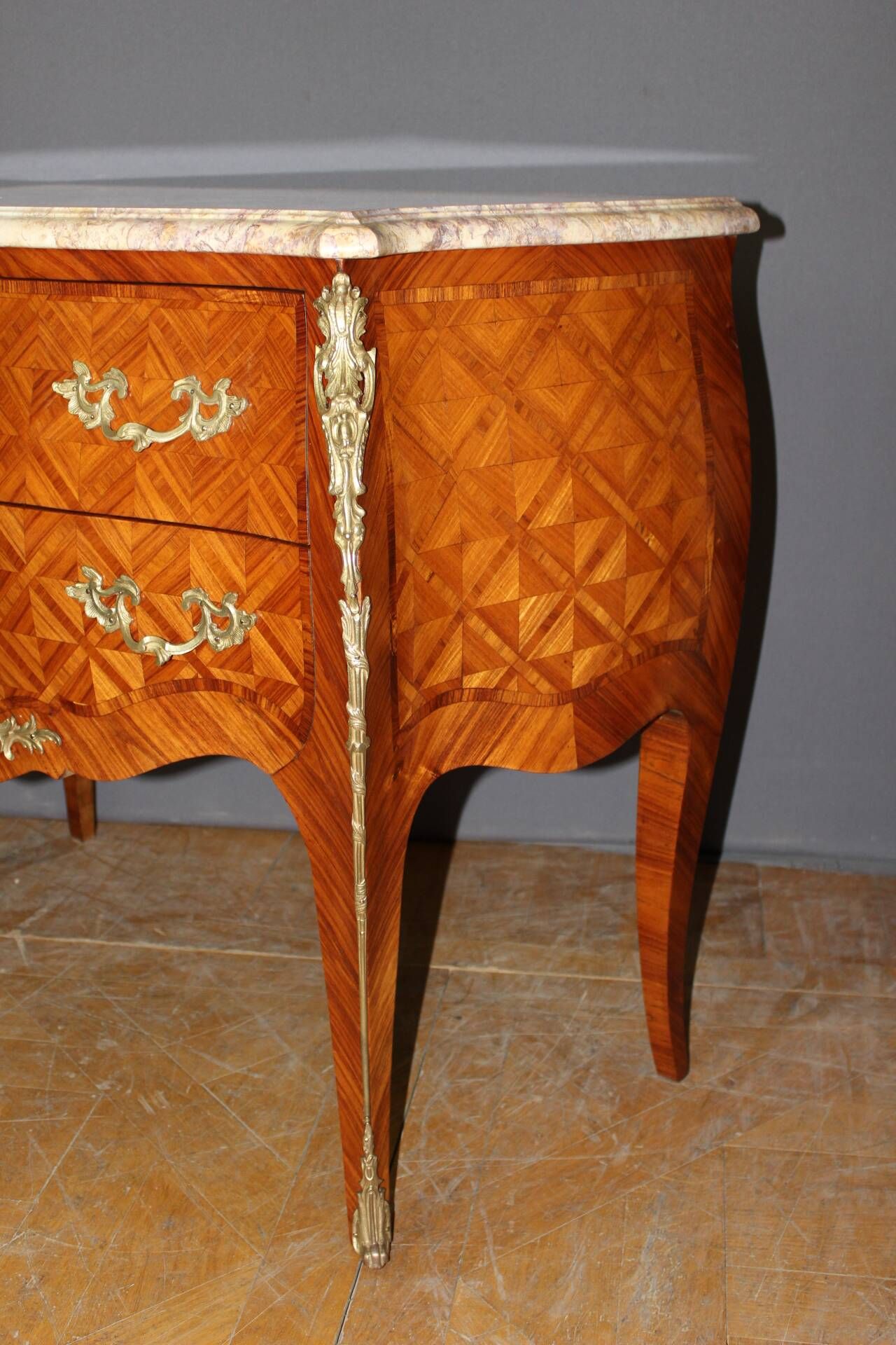 Louis XV commode in marquetry