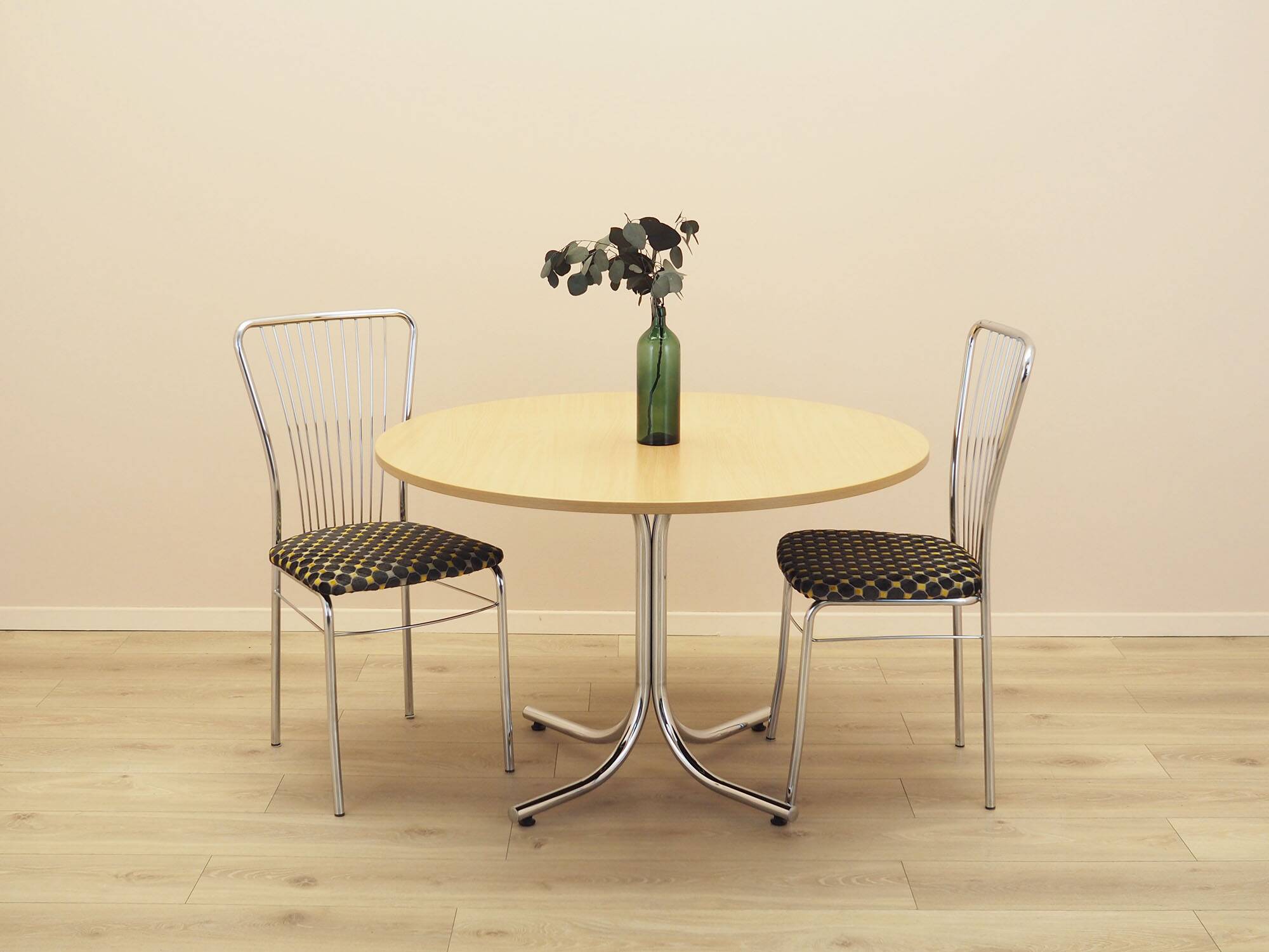 Ensemble de chaises en métal, dossier en forme d'éventail, danois, années 1980.