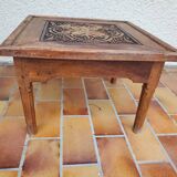 Table basse sculptée