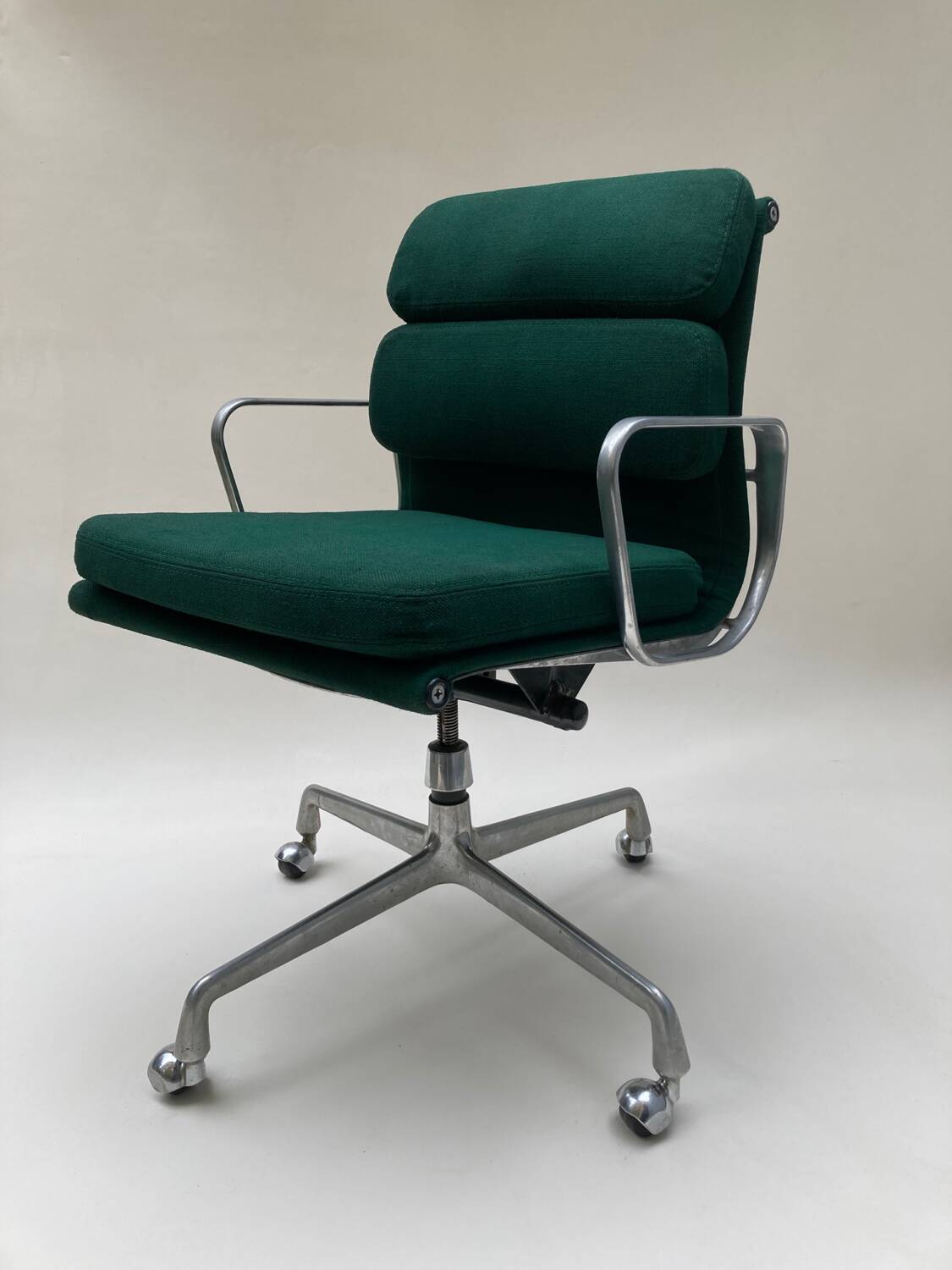 Eames EA 217 office chair