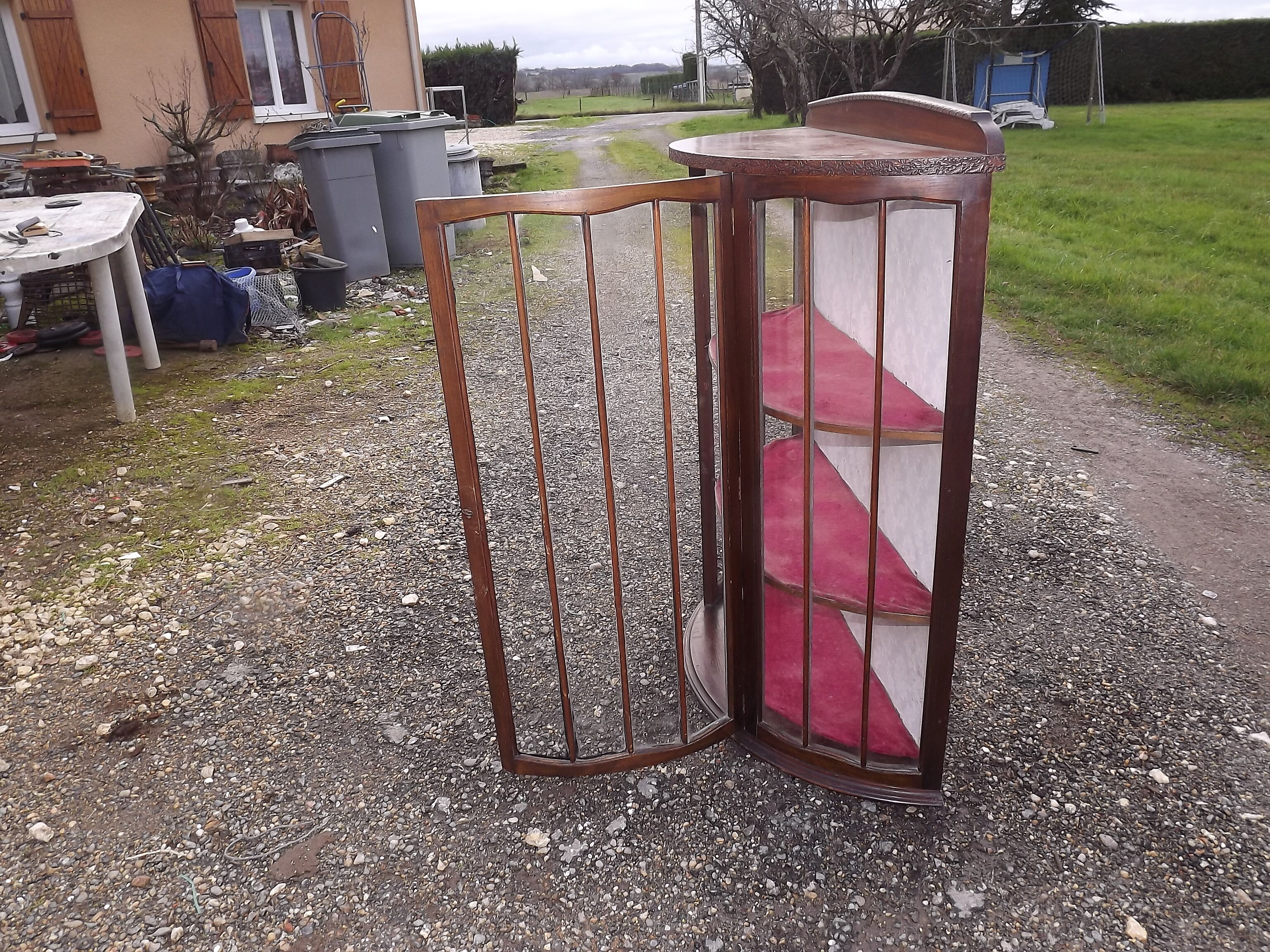 Showcase half moon mahogany, 1900