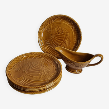 Gien earthenware fish service, 6 plates and a sauce boat, 25 cm