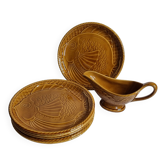 Gien earthenware fish service, 6 plates and a sauce boat, 25 cm