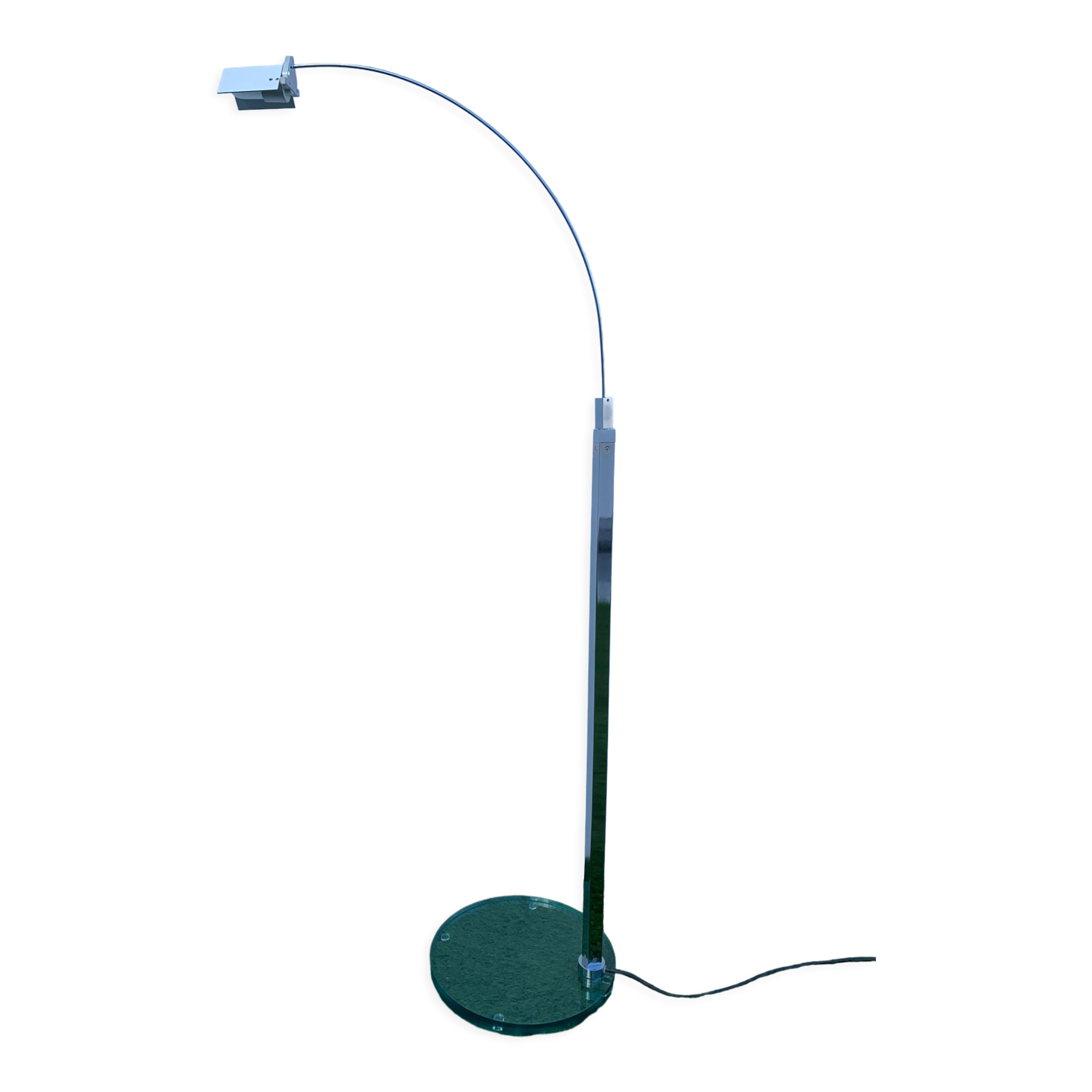 Chromed metal and glass floor lamp designed by Fontana Arte, Falena model by Alvaro Siza, 1990