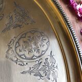 Oval tray in chiseled brass