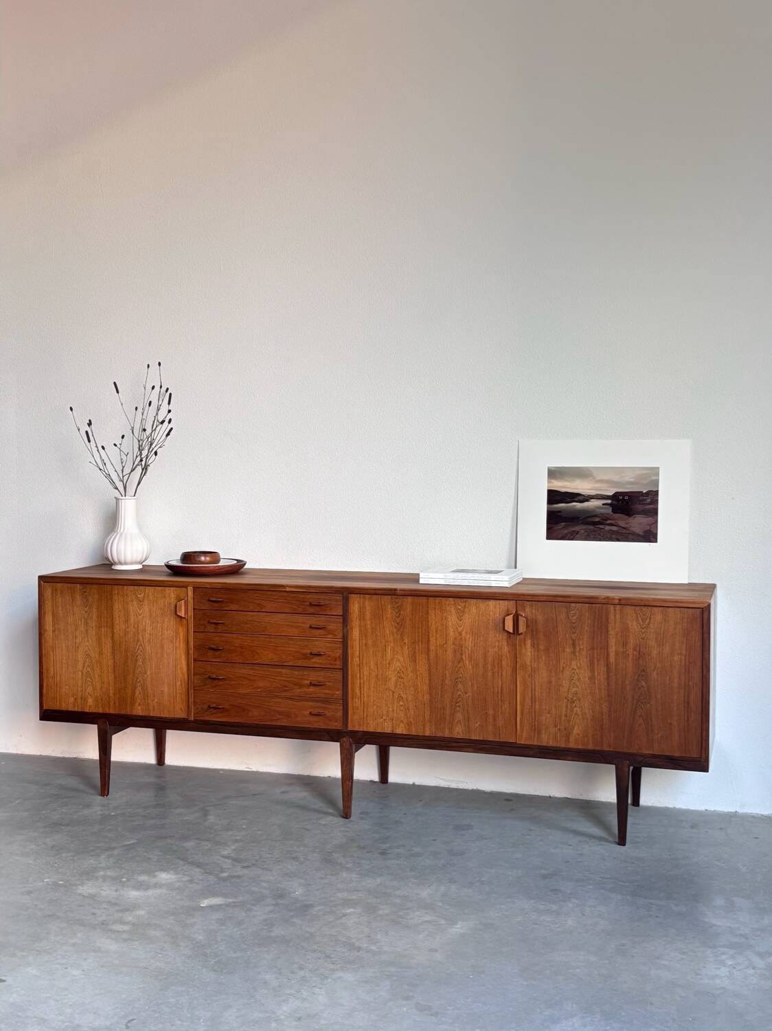 Buffet Henry Rosengren Hansen en palissandre, milieu du siècle