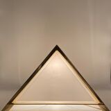 Lampe de table pyramidale en laiton doré, Christos, Italie 1970