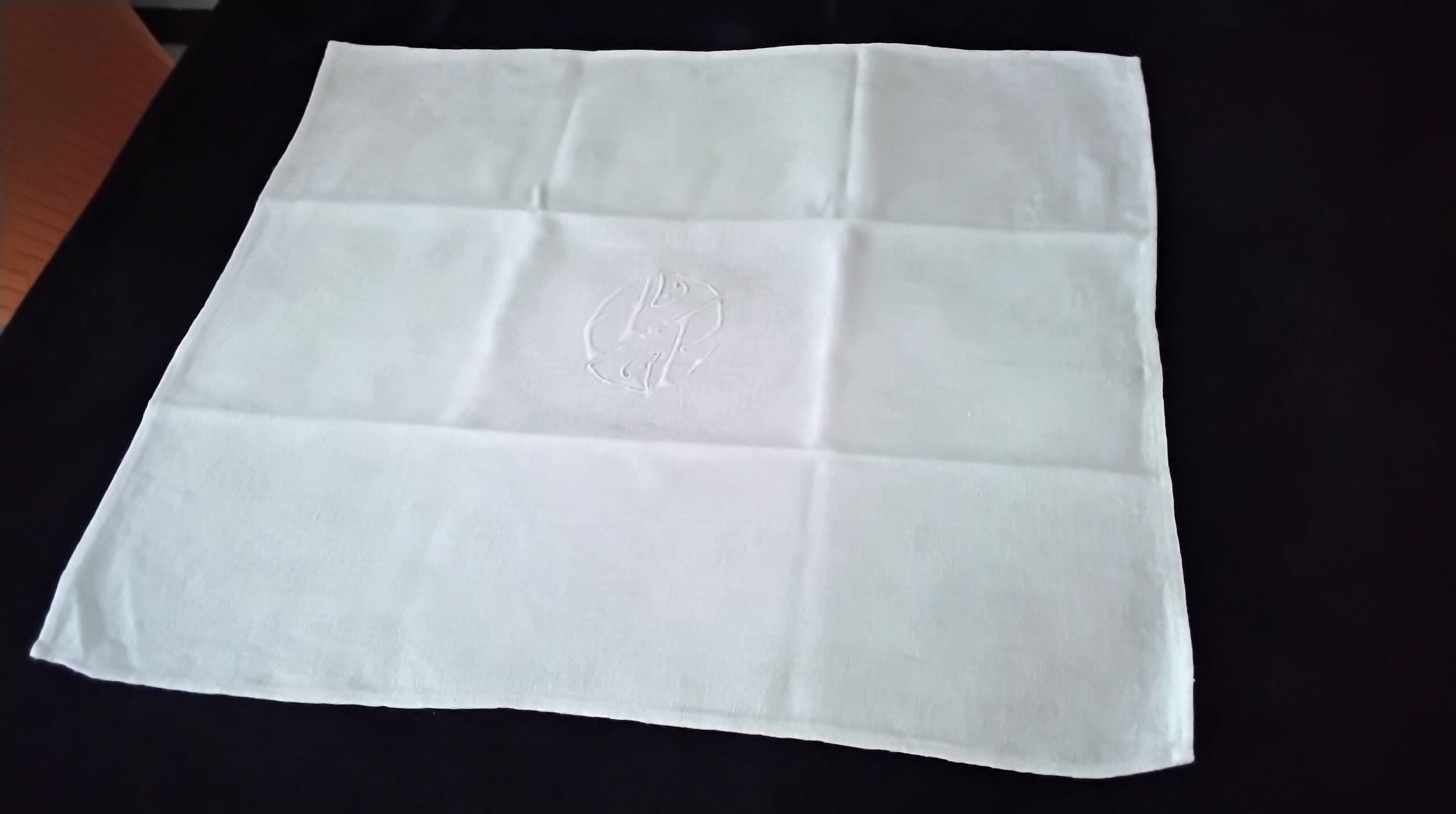 6 serviettes de table en coton damassé blanc monogrammées AP