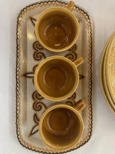 3 Parisian Cafés espresso cups on their small tray