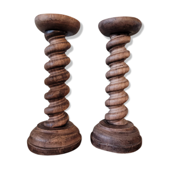 Paire de bougeoirs anciens en bois
