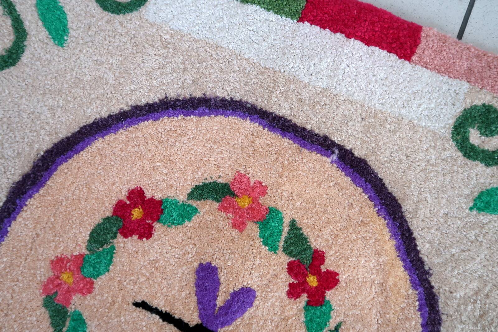 Tapis contemporain ora hooked en laine (99cm x 102cm), édition unique