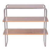 Étagère en noyer et acier chromé de style Bauhaus tchèque attribuée à Kovona, années 1940.