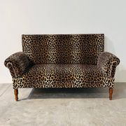 Sofa vintage en velours léopard / sofa mural avec accoudoirs rabattables, France.