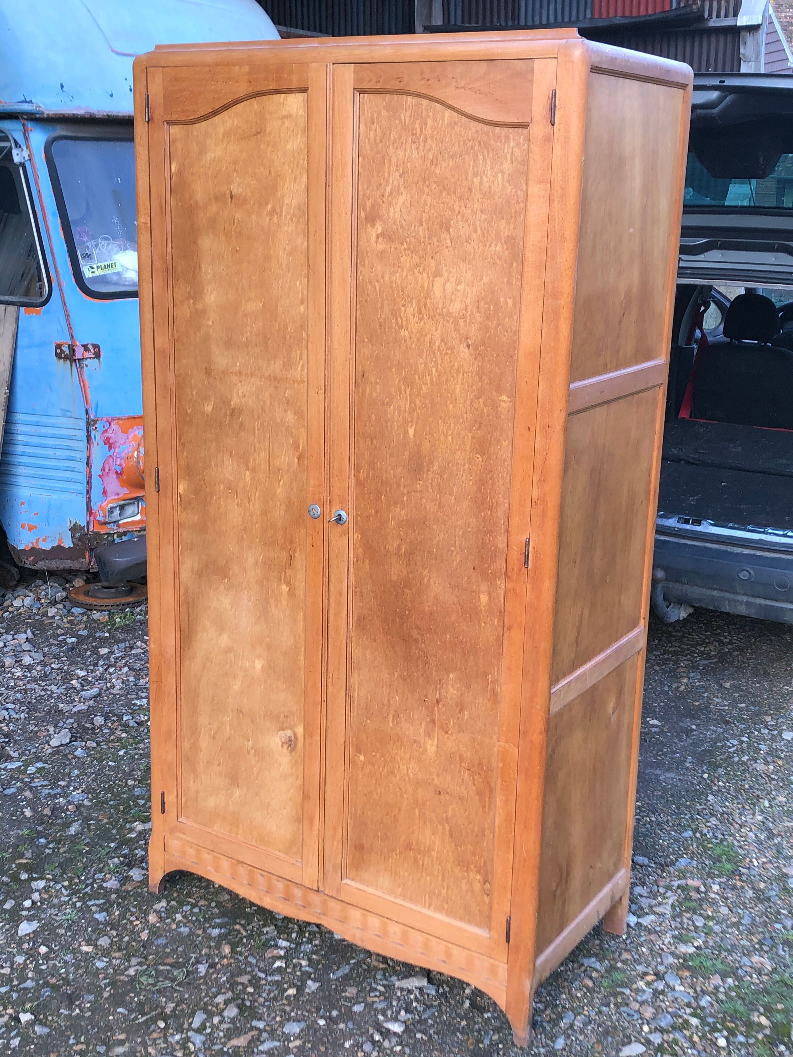 Armoire parisienne