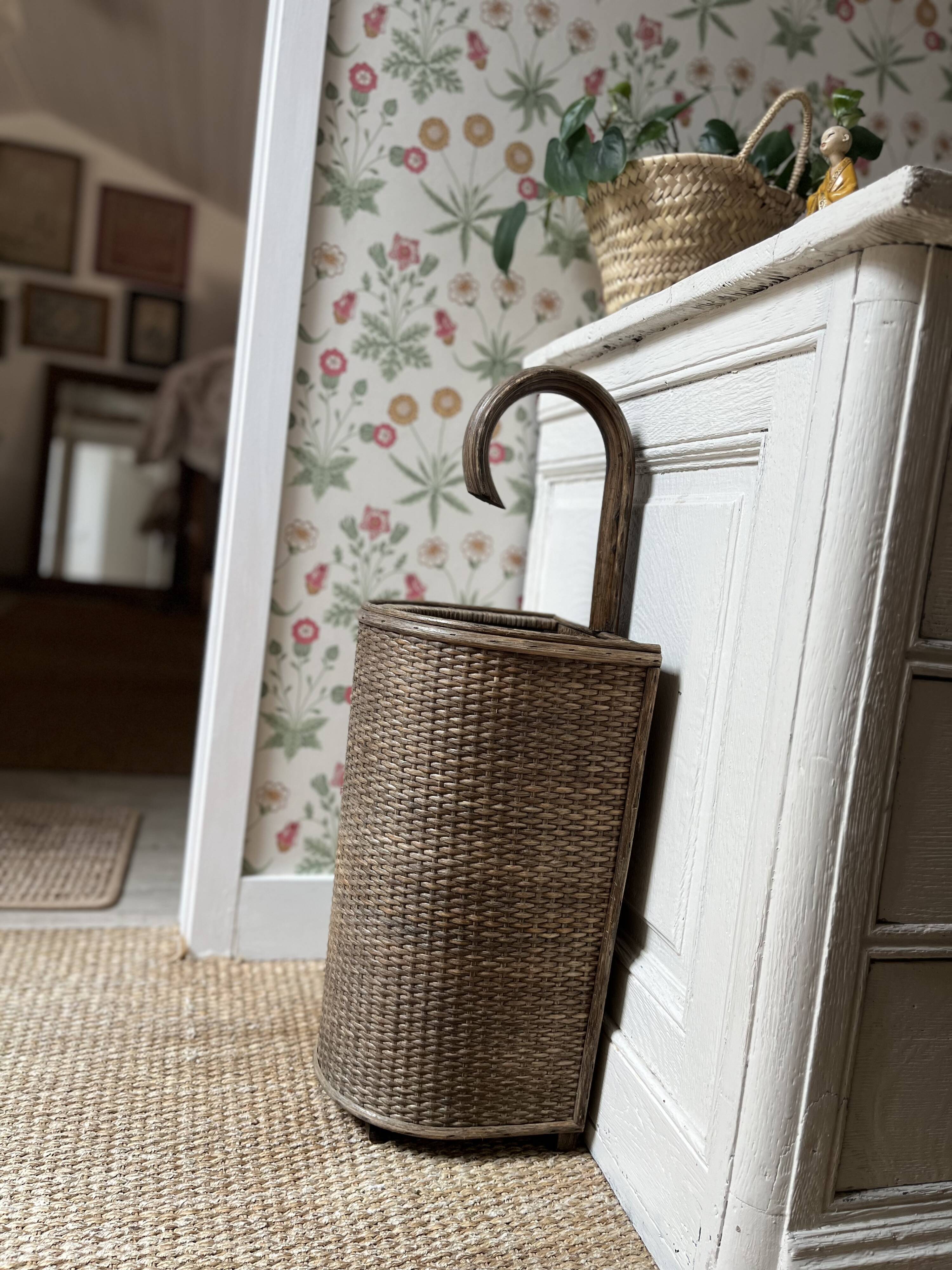 Wicker umbrella stand