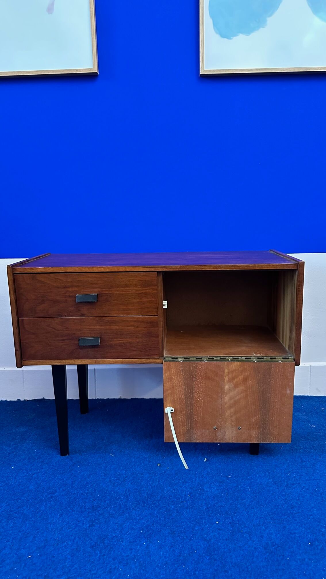 Mini enfilade of the years feet compass of the 60s