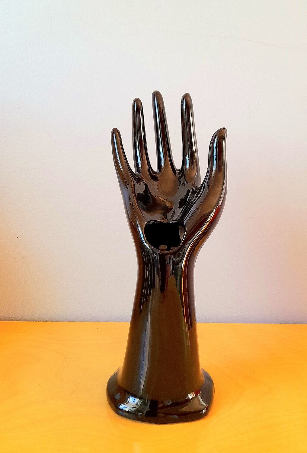 Hand ring or black soliflore 70s