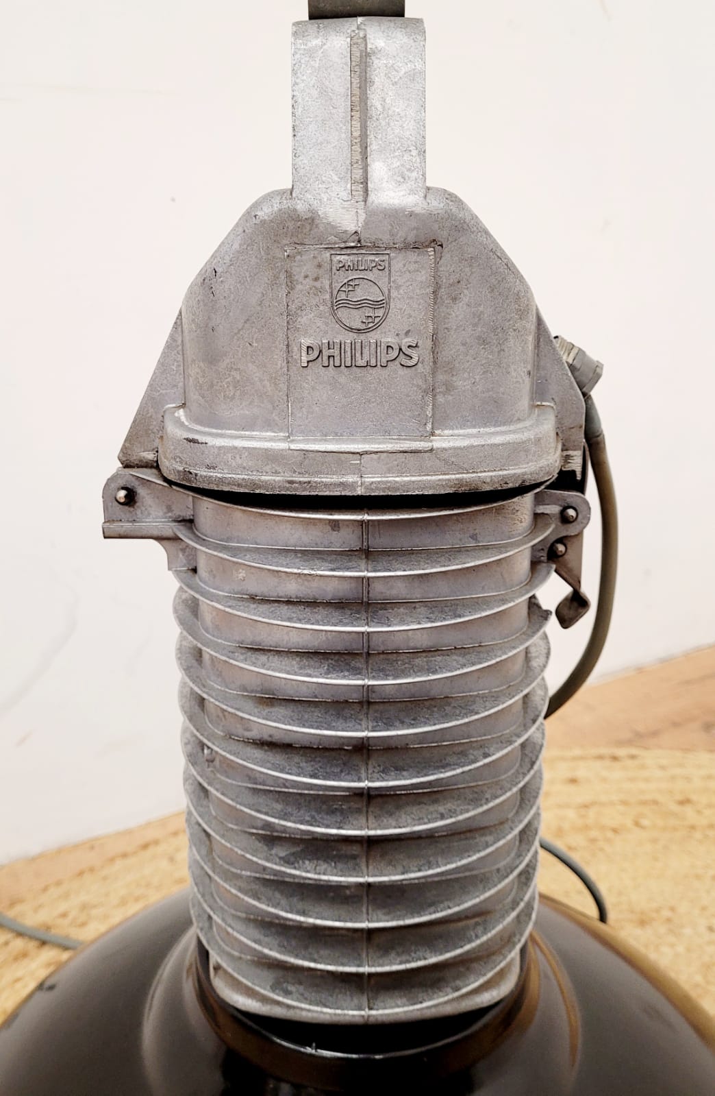3 philips industrial suspension lamps