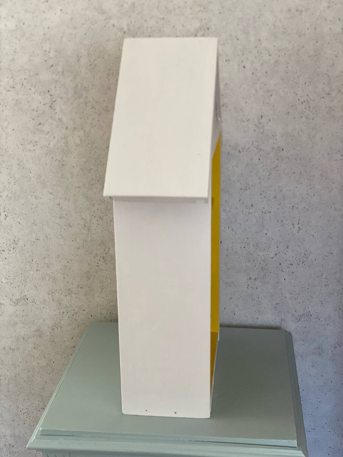 'Lemon' wooden shelf