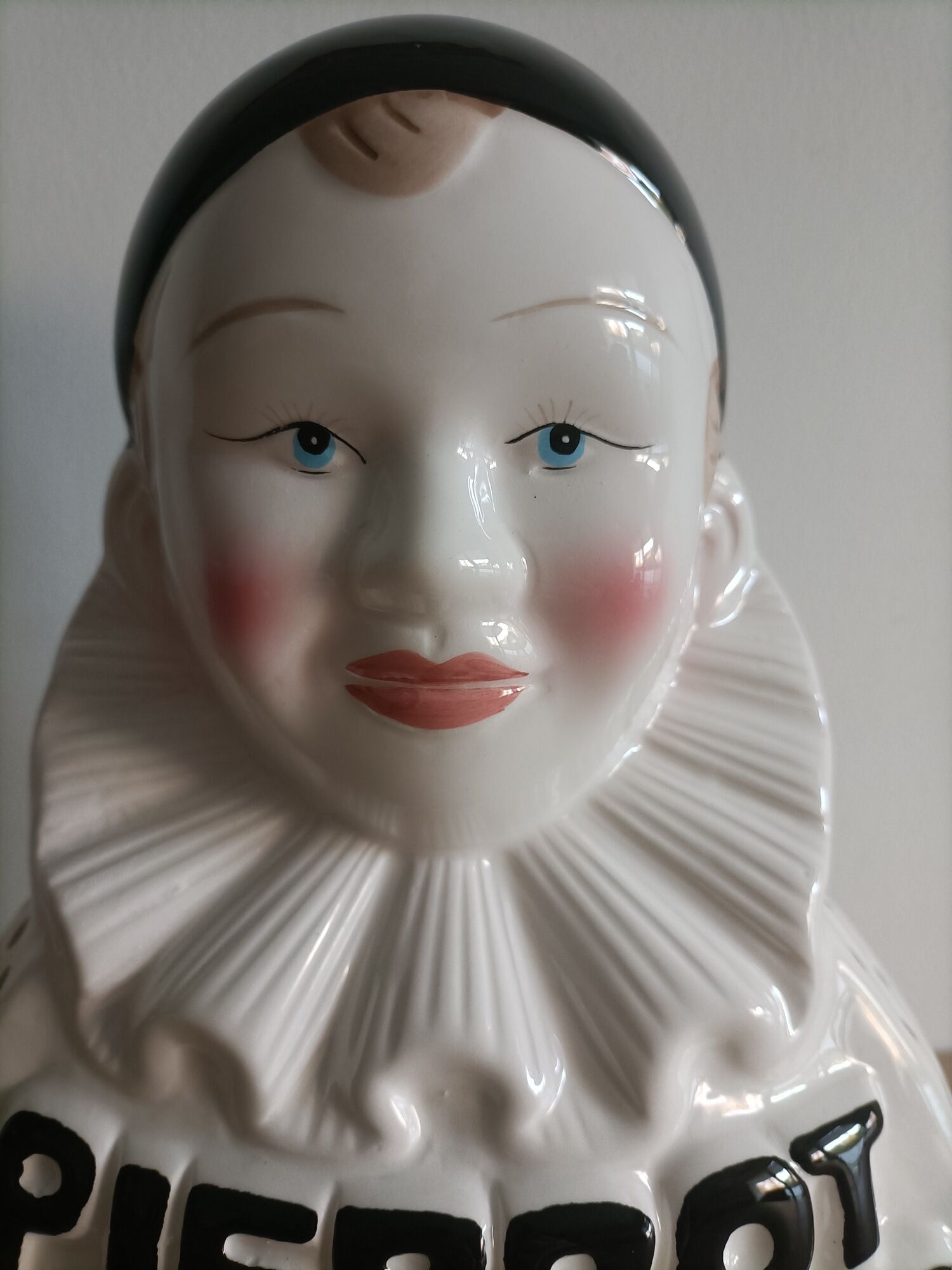 Pierrot gourmand advertising lollipop display in porcelain