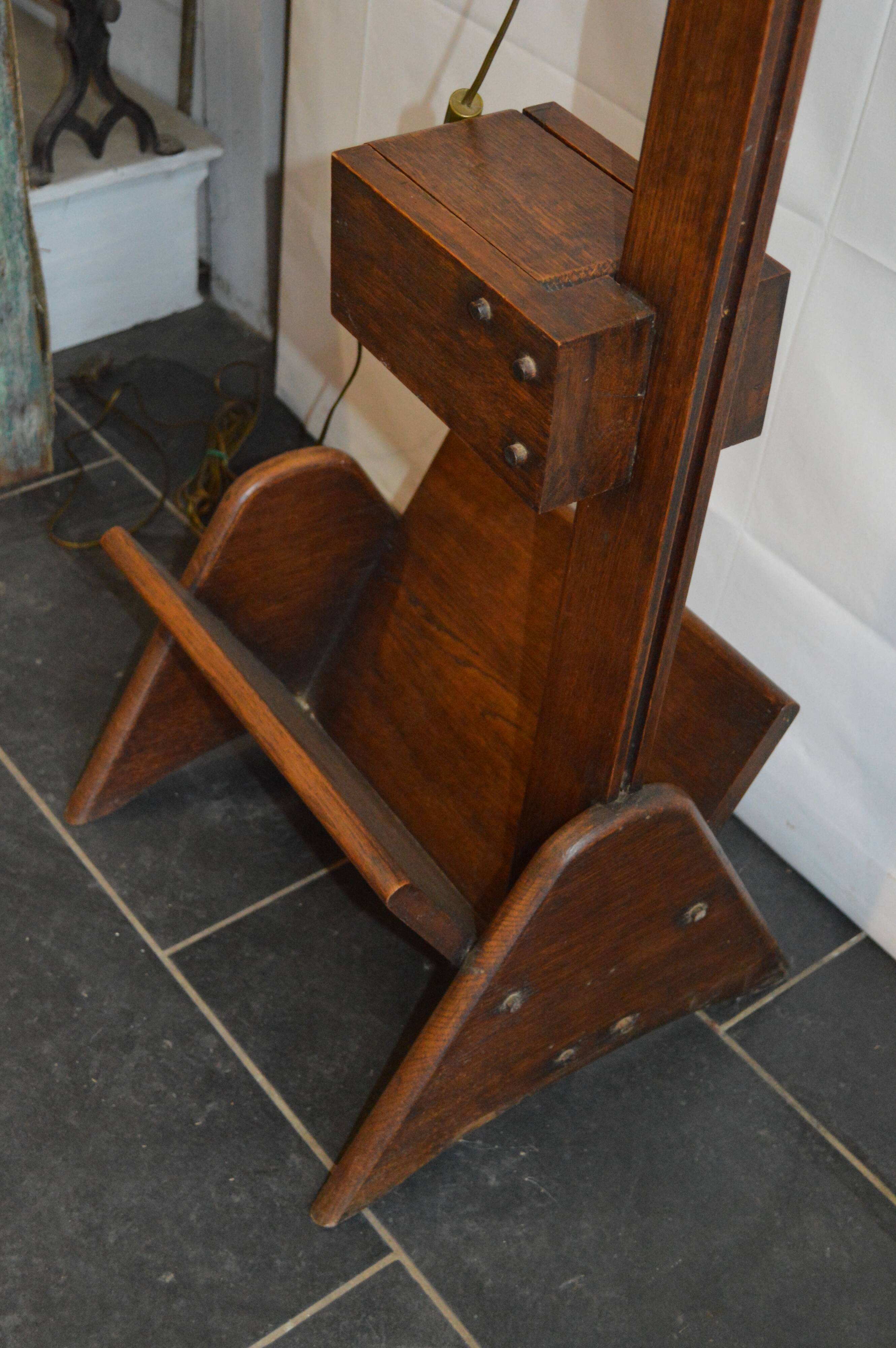 Guillerme & Chambron oak lamppost