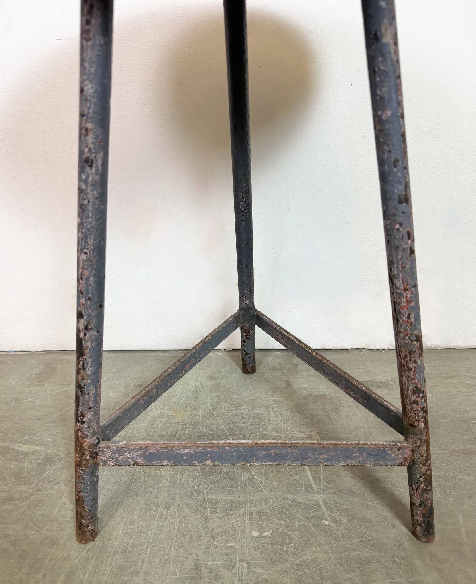 Tabouret d'atelier industriel gris, années 1960