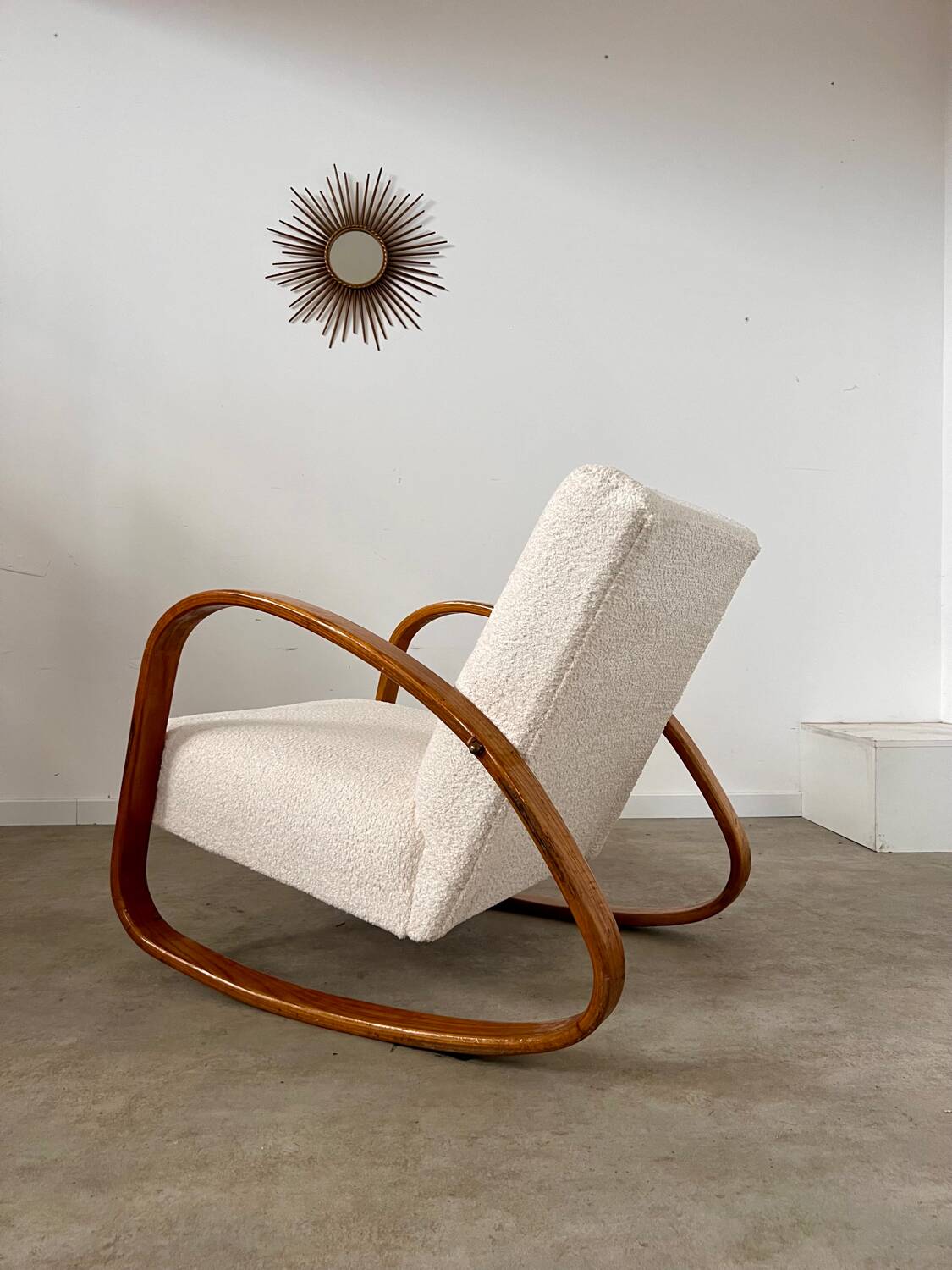 Fauteuil bois courbé rocking-chair des annees 50 style art deco design français bois et bouclette