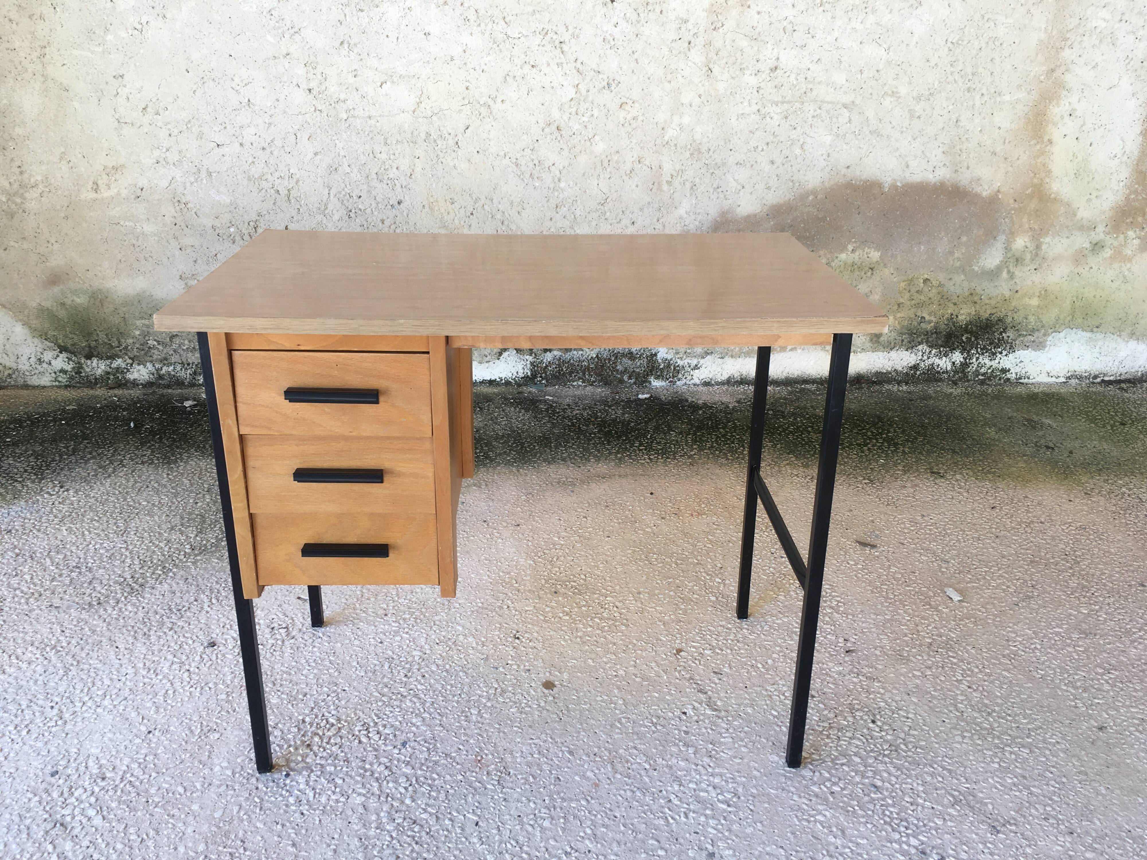 Desk with drawers and tubular metal feet