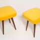 Ensemble de deux tabourets de chevet en velours jaune milieu du siècle, Europe, années 1960