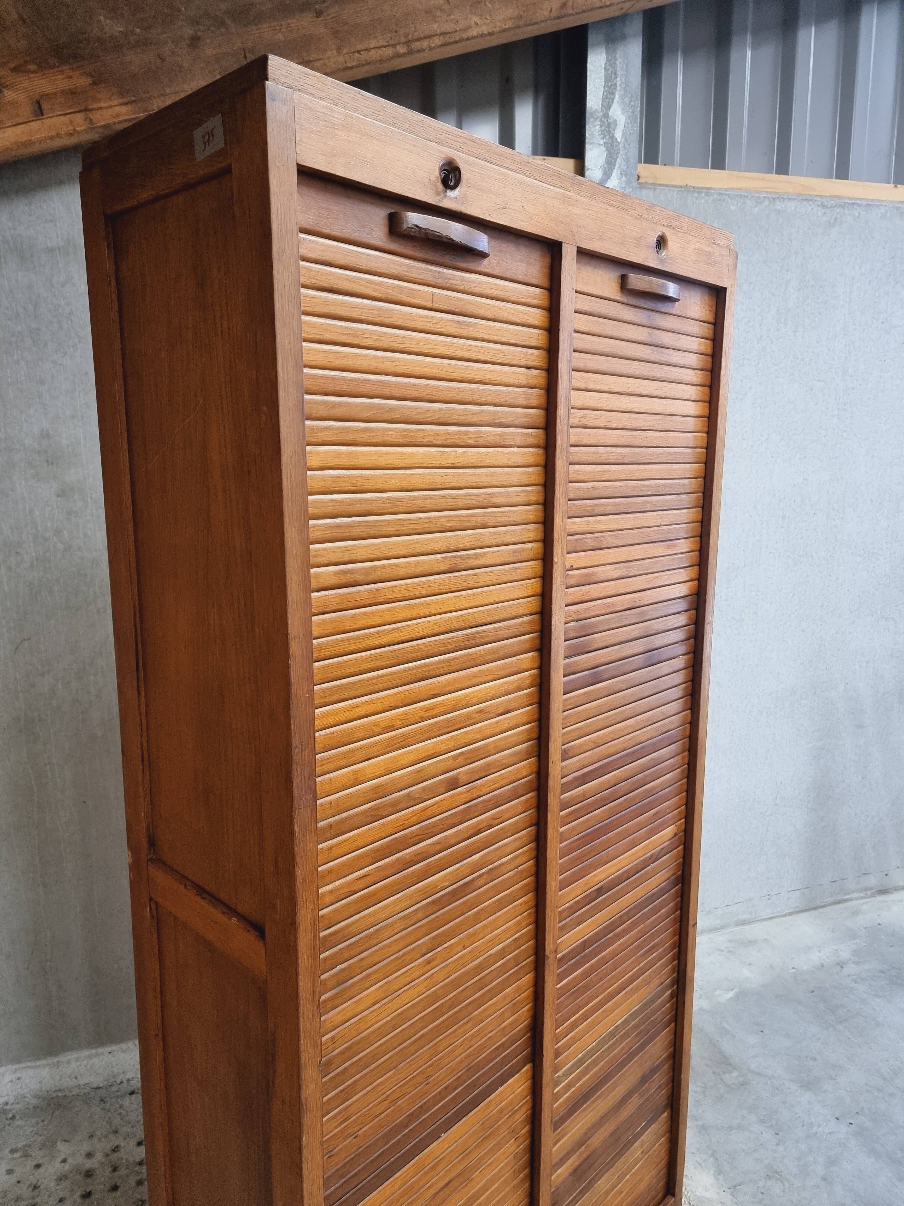 Armoire à volets roulants vintage armoire à portes roulantes classeur ...