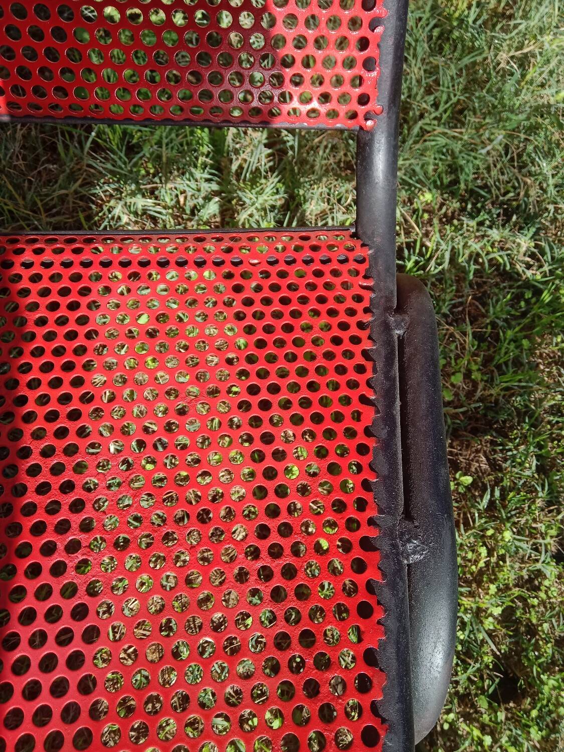 Chaise métal ajourées