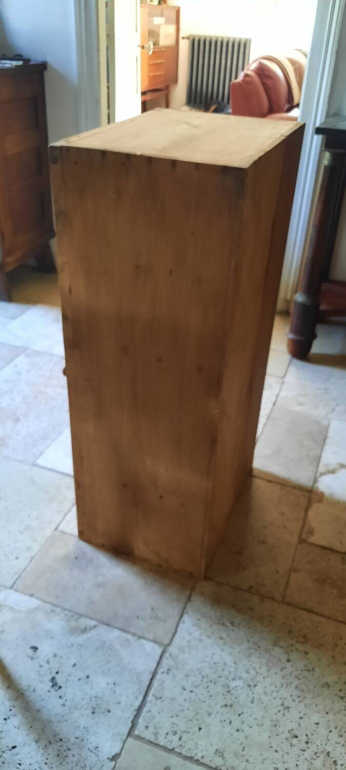 Display case to stand or hang