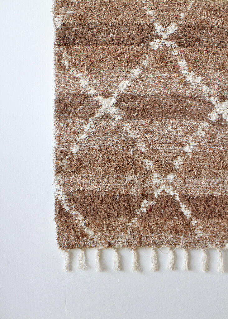 Handmade and reversible carpet - 140 x 200 cm - Mocha and white