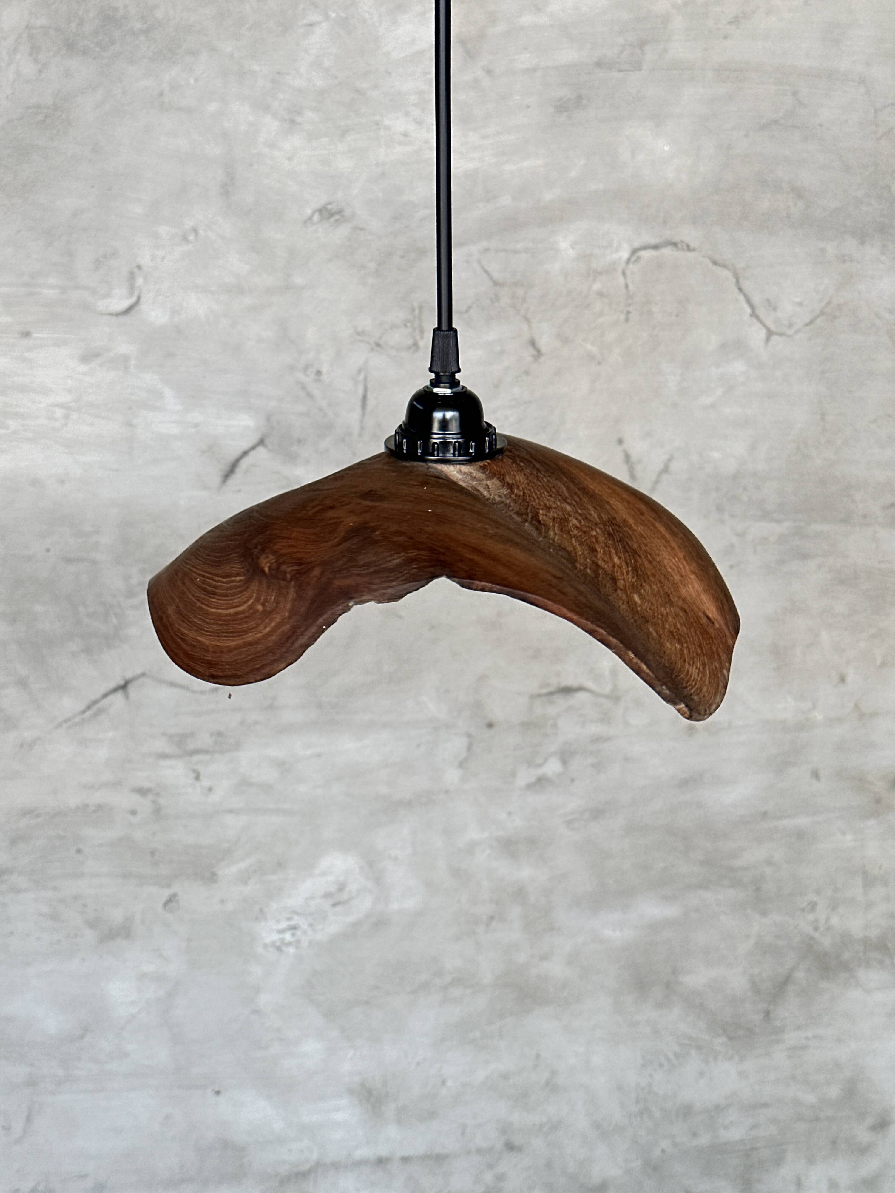 Small pendant light in corrugated teak leaf (Small D:30 H:20)