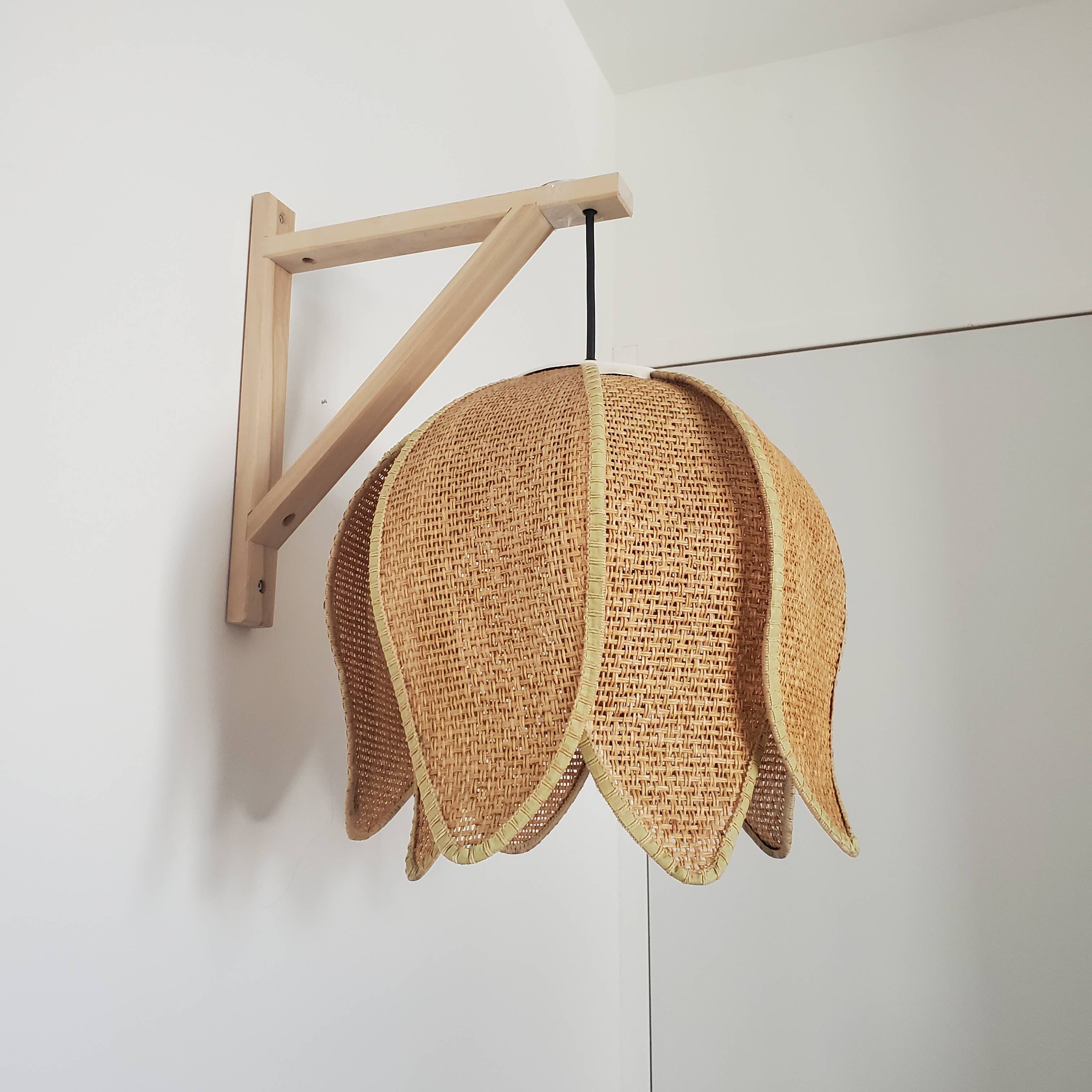 Vintage raffia flower pendant lamp