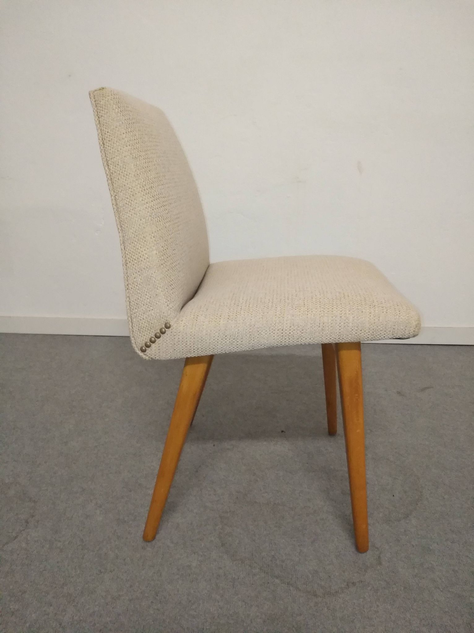 Pair of spindle-legged beech chairs from the 50s/60s