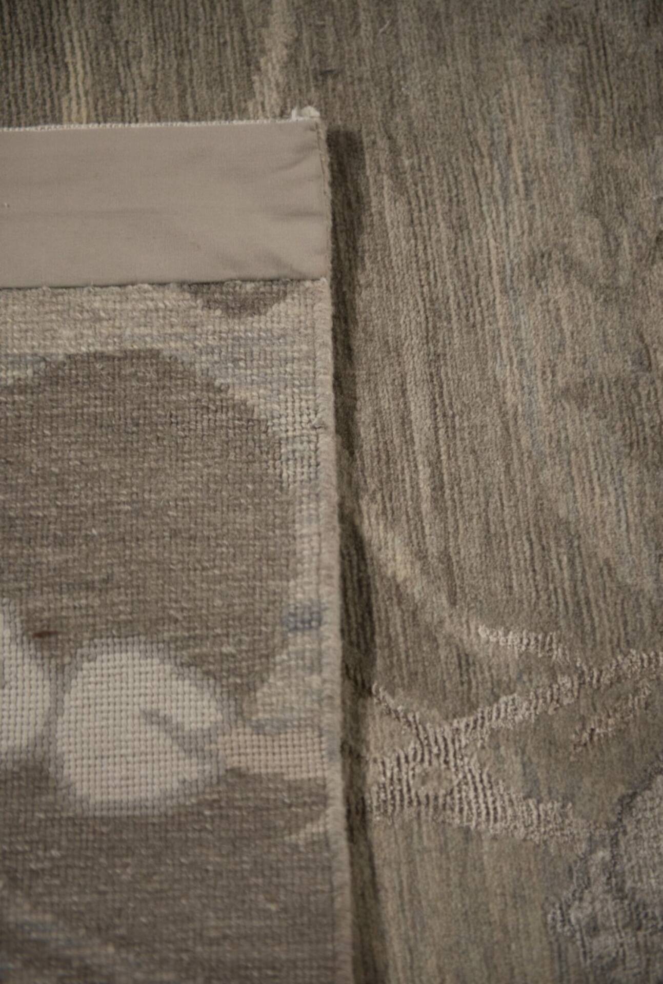 Nepalese carpet in wool and silk