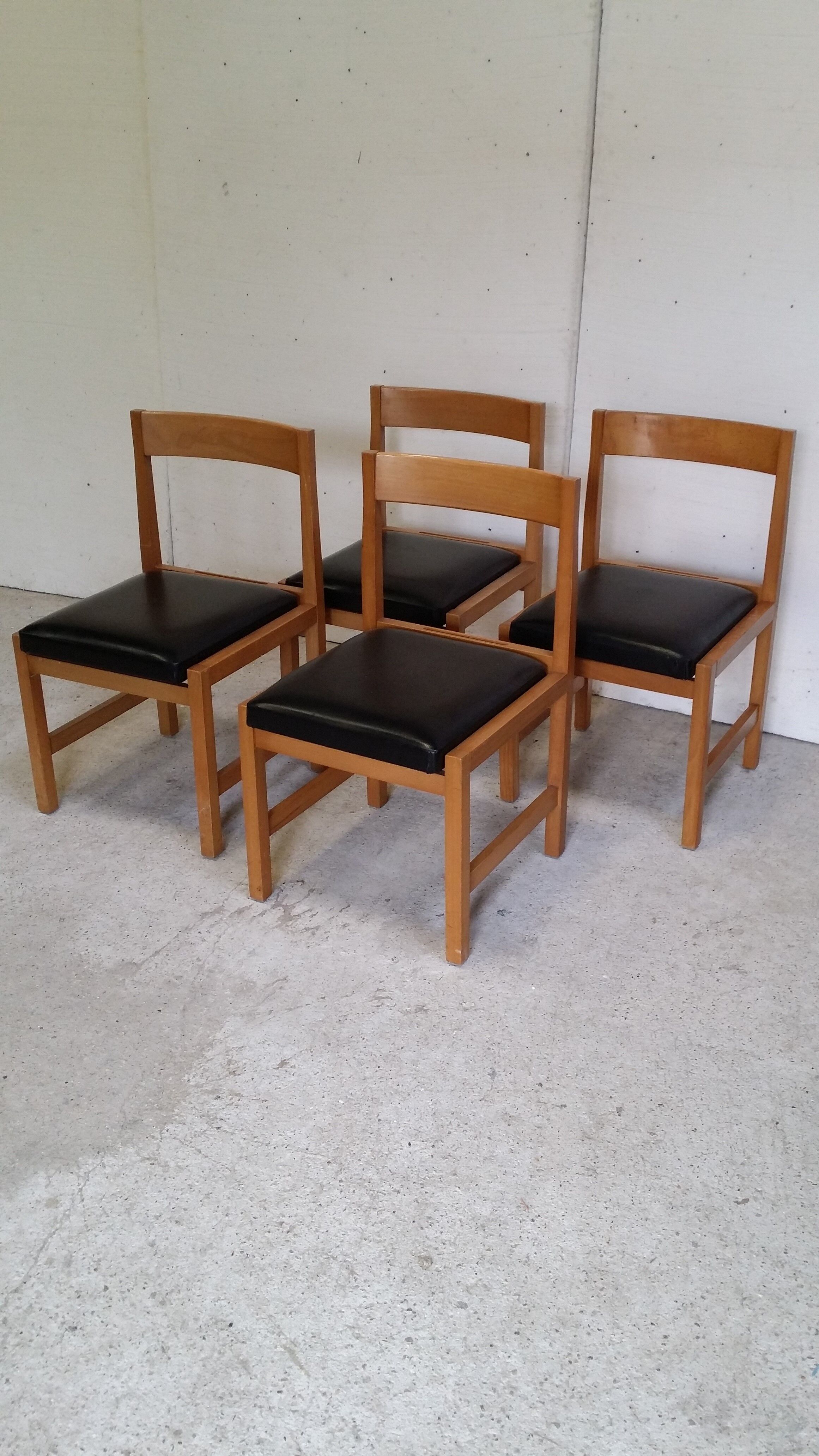 Lot of four chairs