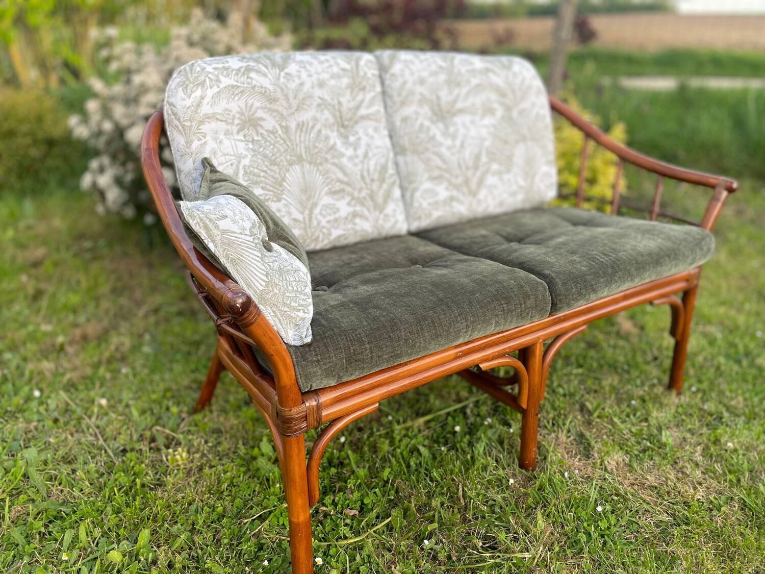 2-seater rattan bench