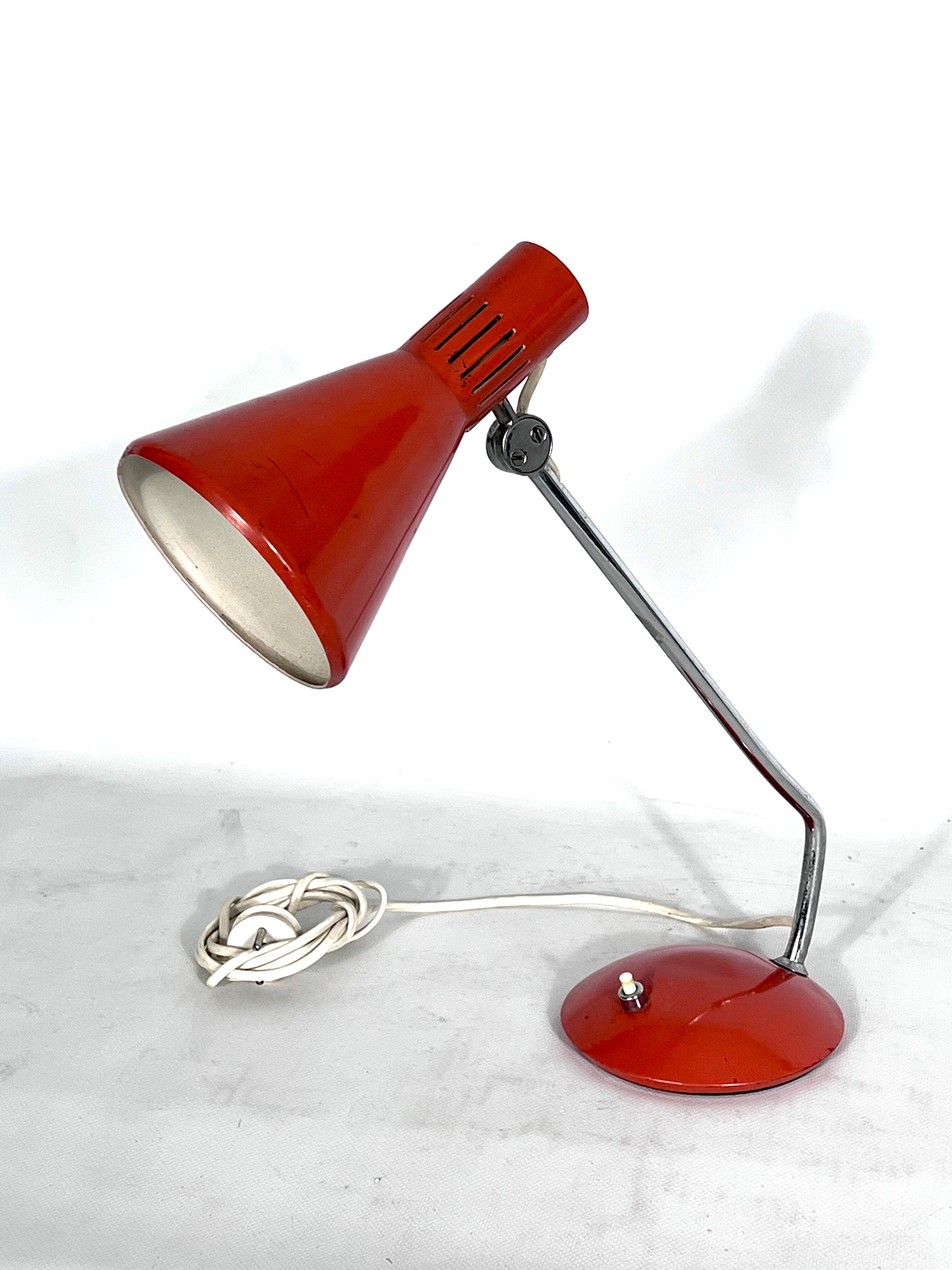 Stilnovo Milano, salmon orange table lamp from the 60s, signed