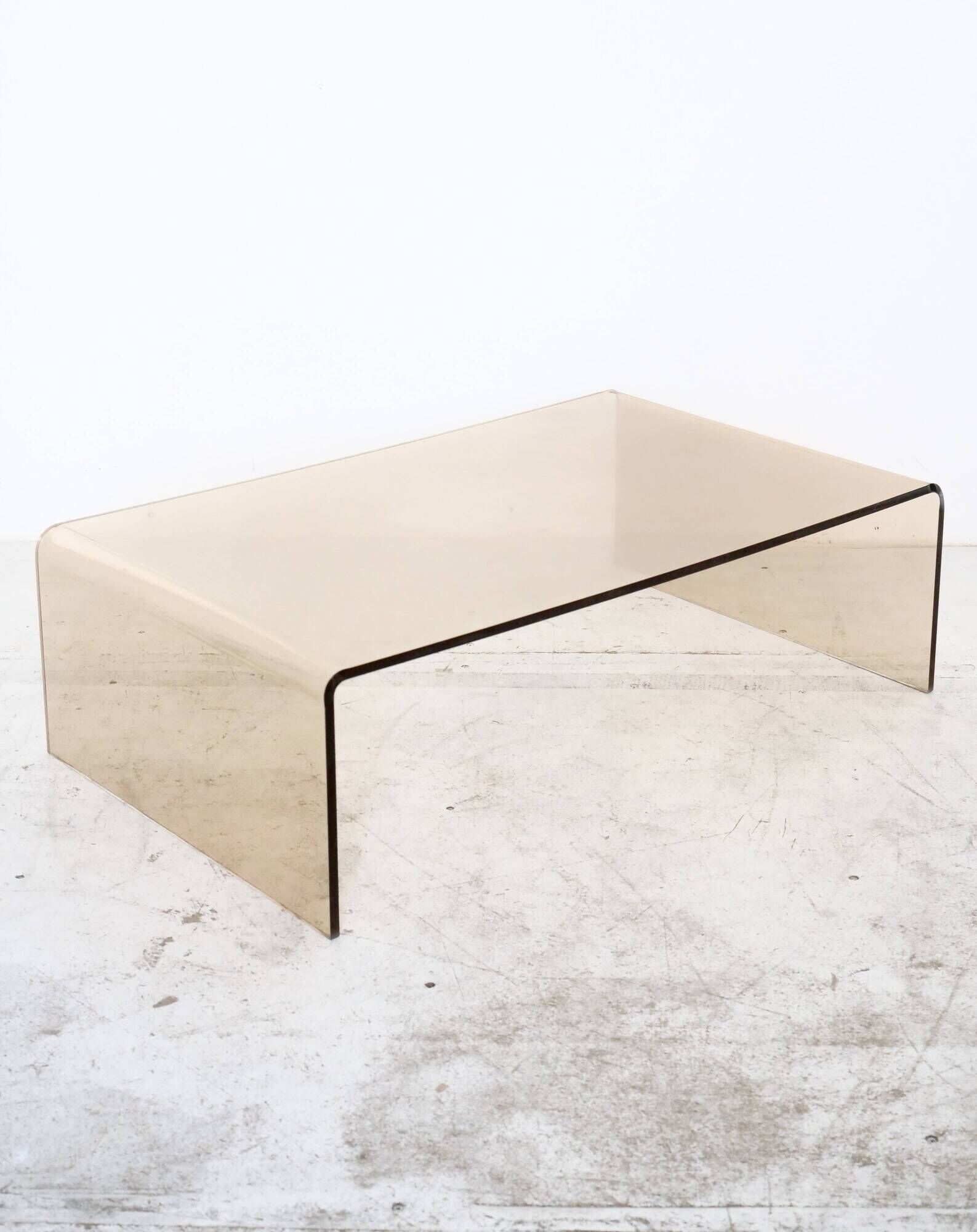 table basse plexiglas fumé Design années 1970