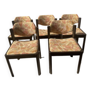 5 chaises en bois et