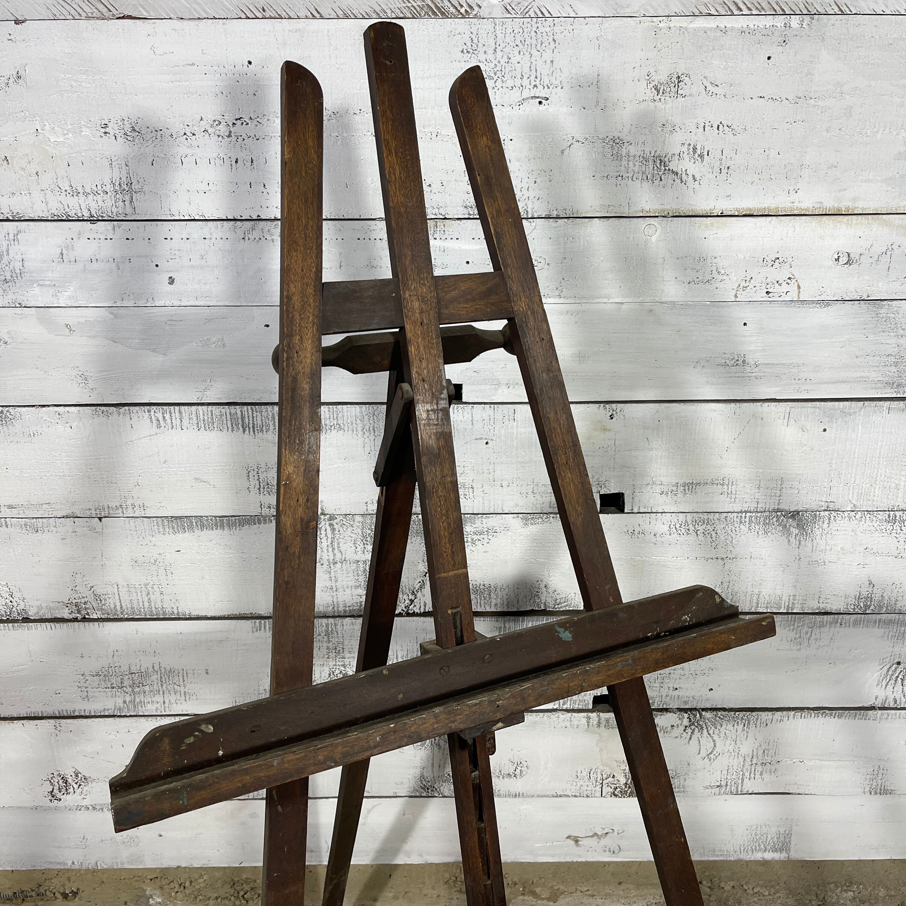Wooden painter's easel