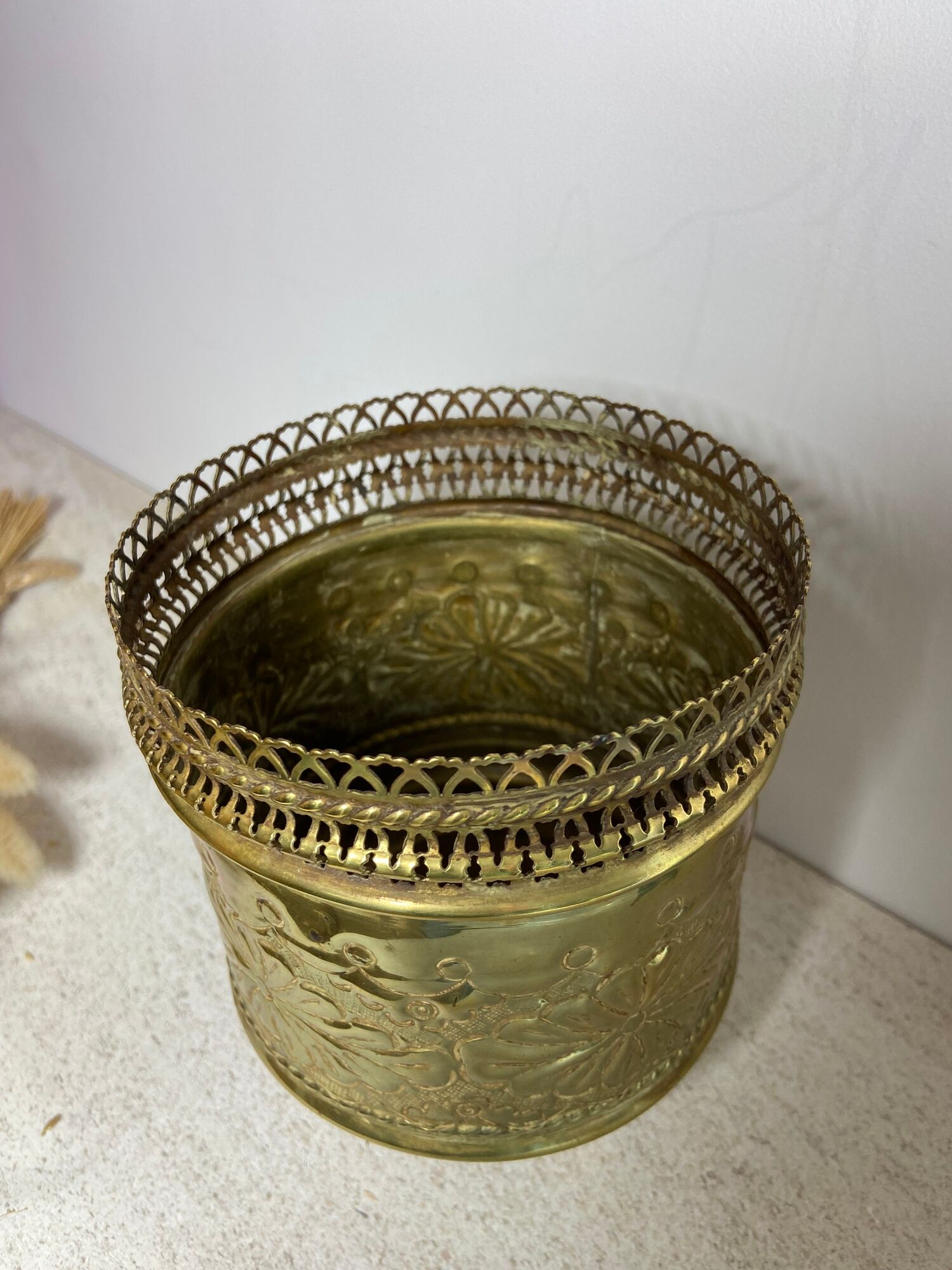 Cache pot tripode en laiton doré début xxème